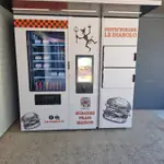 Distributeur de burgers et boissons